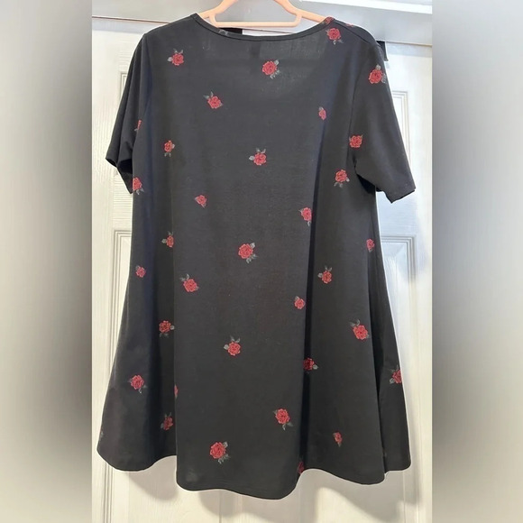 LulaRoe Women's Shirt , Black W/ Red Rose Design - Picture 2 of 7